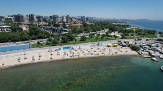 İstanbulda sıcak hava bunalttı: Caddebostan sahile akın ettiler