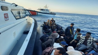 İzmir açıklarında 20 düzensiz göçmen yakalandı, 34 göçmen kurtarıldı