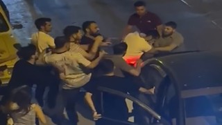 İzmir sokaklarında tekmeler, yumruklar konuştu