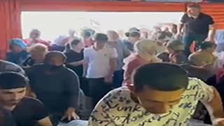 İzmirde indirimli ürün izdihamı
