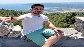İzmirde kamyonet iki motosikletliye çarptı: 1 ölü