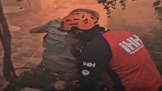İzmirdeki yangından duygu dolu görüntüler: Mahsur kalanları ekipler böyle kurtardı