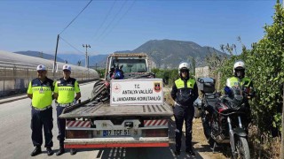 Jandarma denetimlerinde 98 motosiklet trafikten men edildi