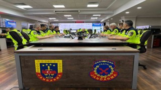Jandarma sorumluluk bölgelerindeki kara yolları ‘Trafik İzleme Merkezinden aralıksız takip ediliyor