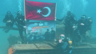 Jandarma teşkilatının 186. yıldönümünü su altına kutladılar