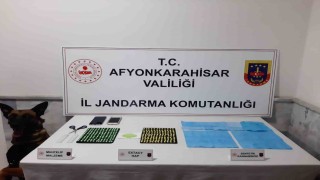 Jandarmadan zehir tacirlerine baskın: 2 gözaltı