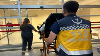 Kadınlar arasındaki kavgayı ayırmak isterken bıçaklandı