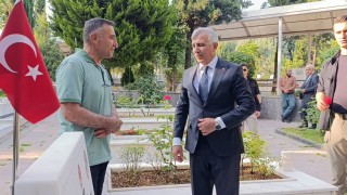 Kahramanmaraşta deprem şehitleri kabirleri başında anıldı