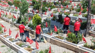 Kahramanmaraşta mezarlıklar bayrama hazır