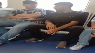 Kalabalığa aldırmadan İZBANda sigara içti, o anlar kamerada