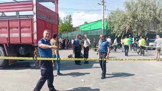 Kamyonla çarpışan motosiklet sürücüsü hayatını kaybetti