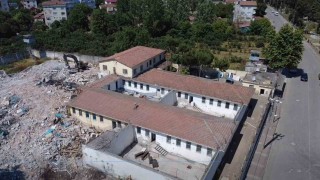 Kapanan cezaevinde yıkım başladı