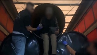 Kapıkulede çelik borulardan 5 kaçak göçmen ve aranan şüpheli çıktı