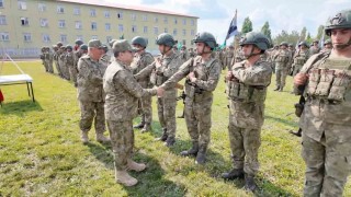 Kara Kuvvetleri Komutanı Orgeneral Bayraktaroğlu, Mehmetçikin bayramını kutladı