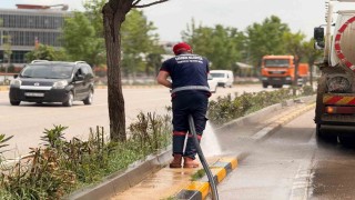 Karabük Belediyesi, şehir genelinde temizliği kesintisiz sürdürüyor