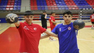 Karabüklü iki hentbolcu, milli takım kampına davet edildi