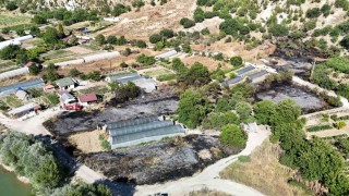 Karabükte seraların yoğun bulunduğu alandaki anız yangını korkuttu