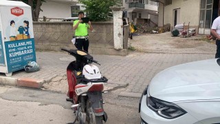 Karamanda elektrikli bisiklet park halindeki otomobile çarptı: 1 yaralı