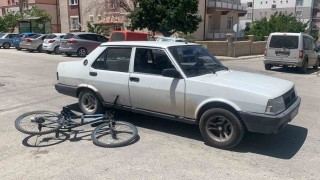 Karamanda otomobille çarpışan bisiklet sürücüsü yaralandı