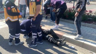 Karamanda otomobille çarpışan motokurye yaralandı