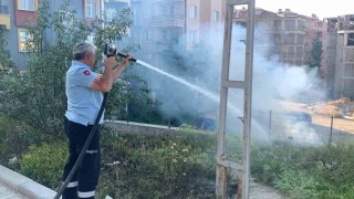 Karamandaki ot yangını evlere sıçramadan söndürüldü
