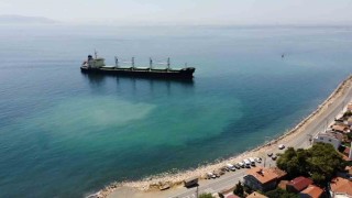 Karaya oturan gemi havadan görüntülendi