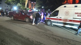 Karsta 4 araçlı zincirleme trafik kazası: 4 yaralı