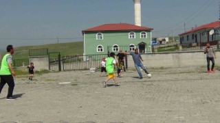 Karsta Babalar Günü futbol coşkusuyla kutlandı
