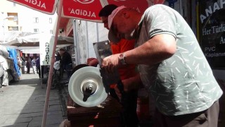 Karsta bıçaklar kurbanlar için bileniyor