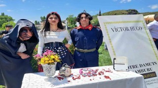 Karsta öğrenciler roman karakterlerini canlandırdı