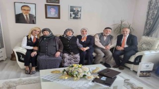Karsta şehit yakınları evlerinde ziyaret edildi