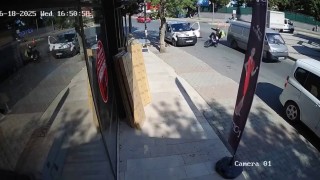 Kartalda araç kapısına çarpan motosiklet sürücüsü yaralandı