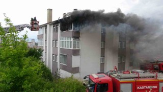Kastamonuda alevlere teslim olan daire kullanılamaz hale geldi