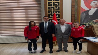 Kaymakam Emrah Aslandan Avrupa ikincisi güreşçiye tebrik
