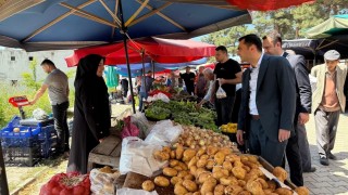 Kaymakam Genç, pazar yerinde vatandaşlarla bayramlaştı
