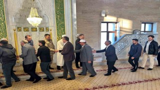 Kaymakam Koşansudan polis, asker ve hastalara bayram ziyareti