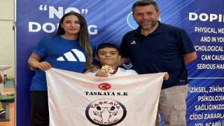 Kayserili bedensel engelli haltercilerden iki altın madalya