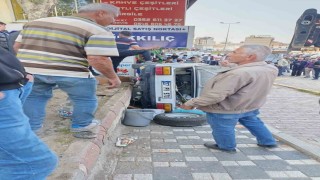 Kaza yapan otomobil yan yattı: 1 yaralı