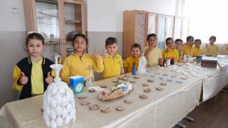 Keçiörende ilkokul öğrencilerinin eserlerinden sergi açıldı