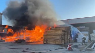 Kereste deposunda yangın