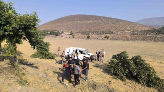 Kırıkhanda tarlaya uçan kamyonetteki 2 kişi yaralandı