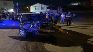 Kocaelide 2 otomobil çarpıştı: 2 yaralı