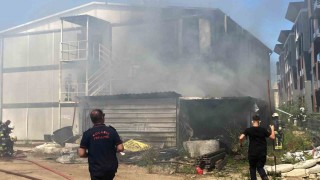 Kocaelinde şantiye deposunda yangın
