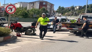 Kontrolden çıkan motosiklet devrildi: 1 yaralı