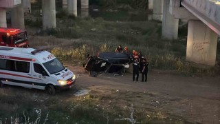 Kontrolden çıkan otomobil Kızılırmaka uçtu: 2 kişi yaralandı