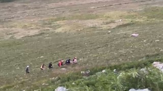 Kontrolden çıkan otomobil uçuruma yuvarlandı: 2 yaralı