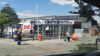 Kontrolden çıkan tır, güvenlik kulübesine çarptı: 1 yaralı