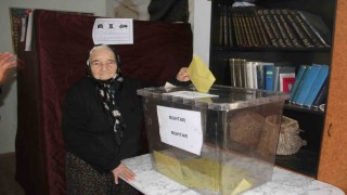 Konyada mahalle sakinleri muhtarlarını seçmek için sandık başına gitti