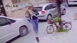 Köpeği, çişini yaptırmak için indirip yere fırlattı