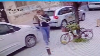 Köpeği yere çarpan şahsa ev hapsi